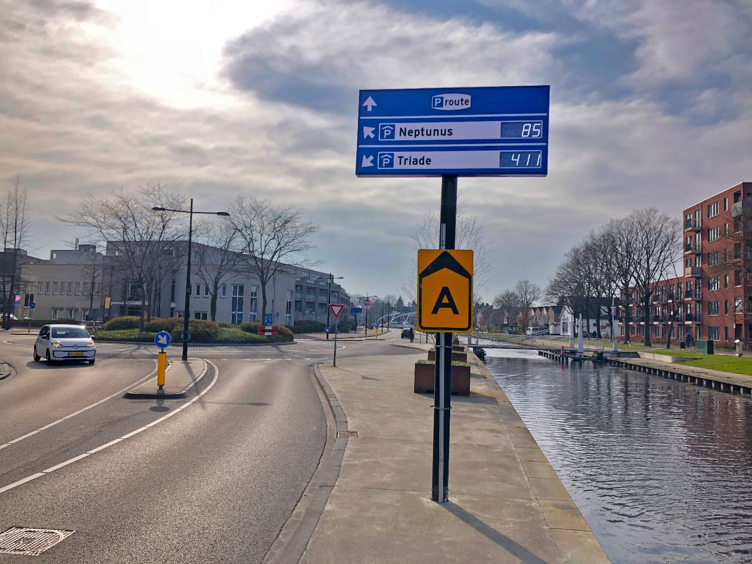 PRIS bord met LED display numeriek Vol Vrij Kruis voor weergeven aantal vrije parkeerplaatsen